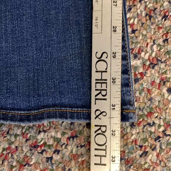 Kut from the Kloth Blue Medium Wash Mid-Rise Baby Bootcut Jeans Size 8 Short - Picture 13 of 14